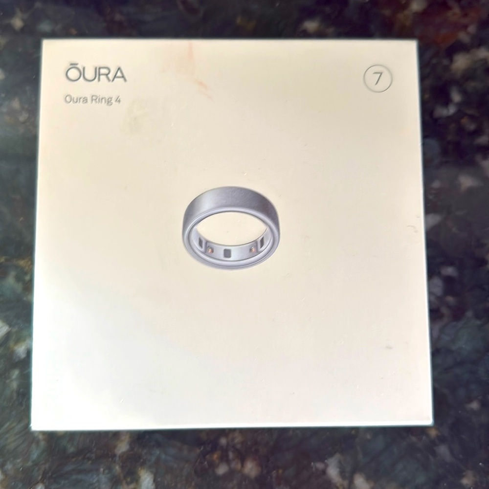 Oura Gen 4 Brushed Silver Ring with Box